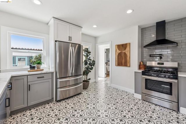 5215 Fleming Ave, Oakland, CA 94619