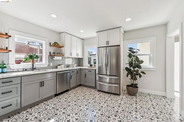 5215 Fleming Ave, Oakland, CA 94619