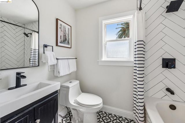 5215 Fleming Ave, Oakland, CA 94619