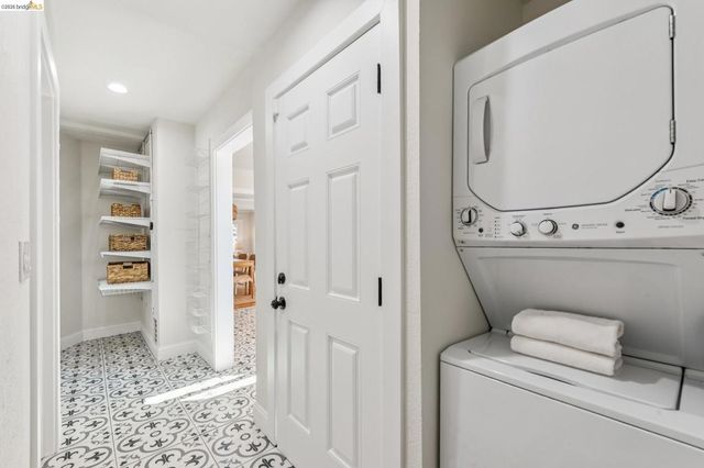 5215 Fleming Ave, Oakland, CA 94619