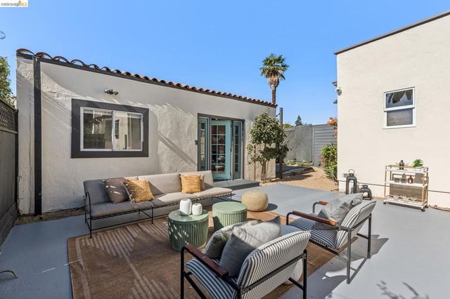 5215 Fleming Ave, Oakland, CA 94619
