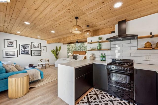 5215 Fleming Ave, Oakland, CA 94619