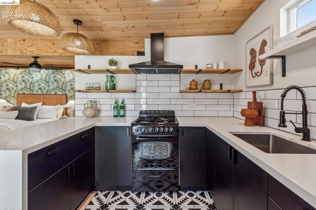 5215 Fleming Ave, Oakland, CA 94619
