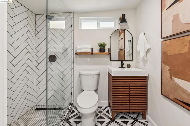5215 Fleming Ave, Oakland, CA 94619