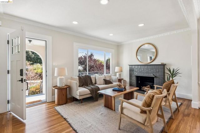 5215 Fleming Ave, Oakland, CA 94619