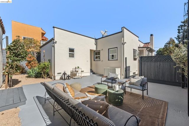 5215 Fleming Ave, Oakland, CA 94619