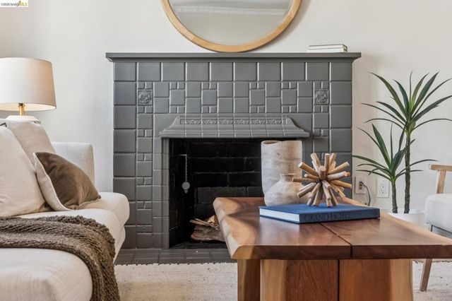 5215 Fleming Ave, Oakland, CA 94619