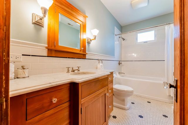 1011 Thomas Avenue, Forest Park, IL 60130