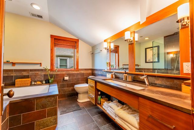1011 Thomas Avenue, Forest Park, IL 60130