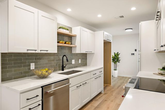 8211 Greenslope DR, Austin, TX 78759