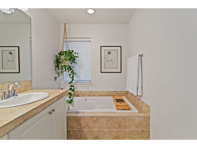 16167 Nw CENTINE Ln, Portland, OR 97229