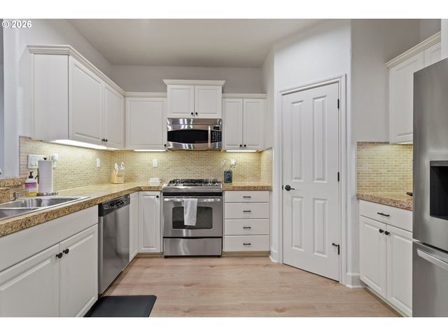 16167 Nw CENTINE Ln, Portland, OR 97229