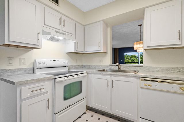 2209 S Cypress Bend Drive 507, Pompano Beach, FL 33069