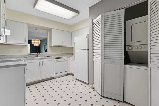 2209 S Cypress Bend Drive 507, Pompano Beach, FL 33069