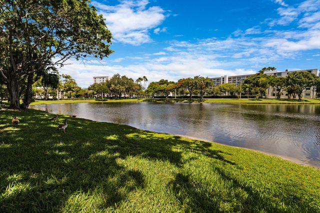 2209 S Cypress Bend Drive 507, Pompano Beach, FL 33069