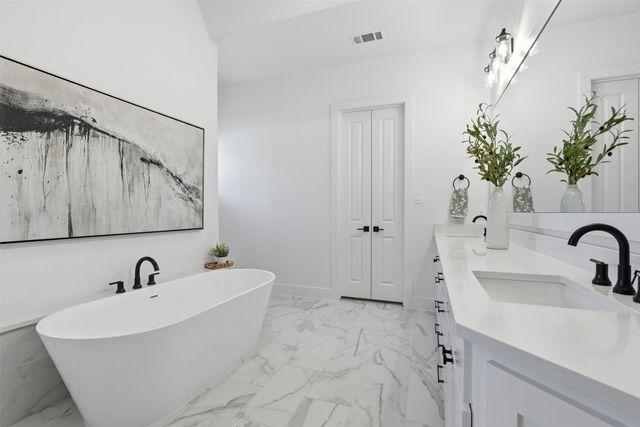 7736 Laura Lake Lane, Fort Worth, TX 76126