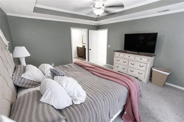 1304 Aberdeen Circle, Raymore, MO 64083