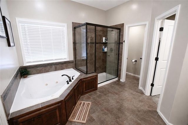 1304 Aberdeen Circle, Raymore, MO 64083