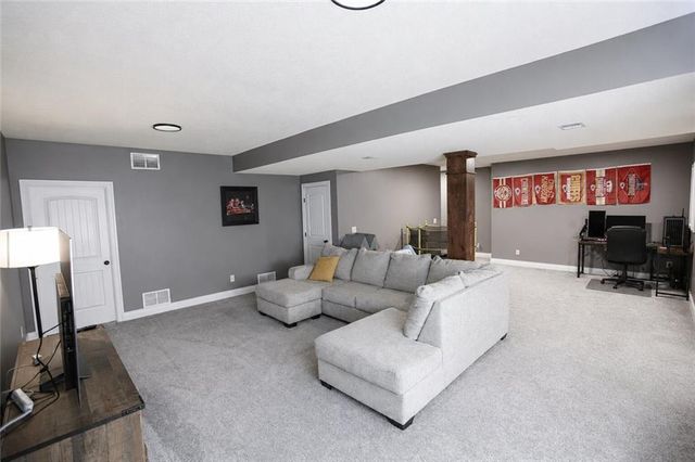 1304 Aberdeen Circle, Raymore, MO 64083