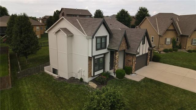 1304 Aberdeen Circle, Raymore, MO 64083