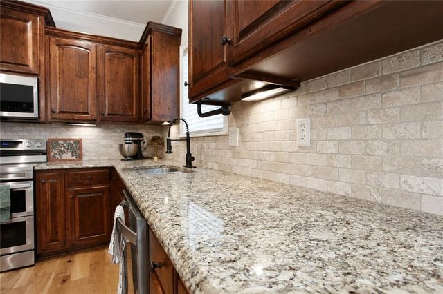 1304 Aberdeen Circle, Raymore, MO 64083