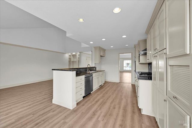104 Cannes Ct, Fairfield, CA 94534