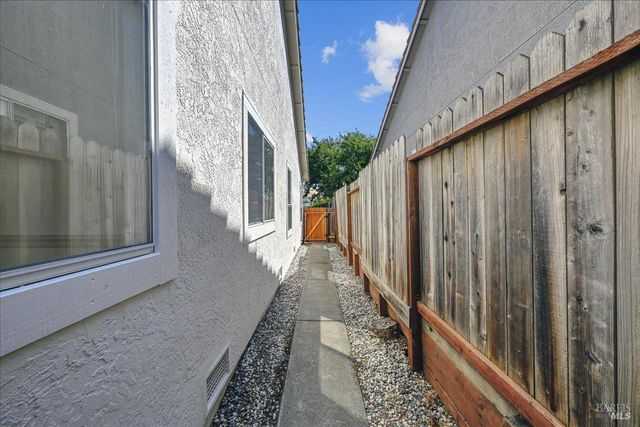 104 Cannes Ct, Fairfield, CA 94534