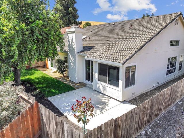 104 Cannes Ct, Fairfield, CA 94534