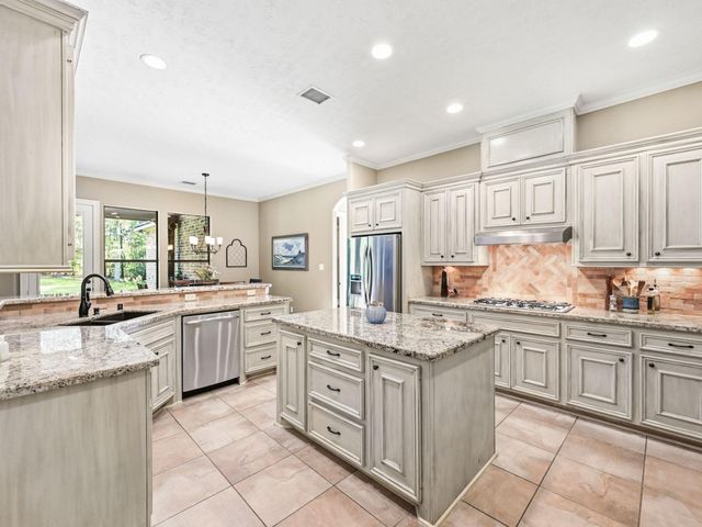 127 Leah Drive, Montgomery, TX 77316