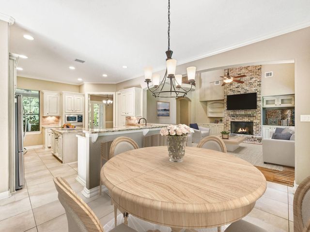 127 Leah Drive, Montgomery, TX 77316