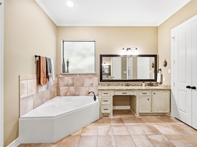 127 Leah Drive, Montgomery, TX 77316