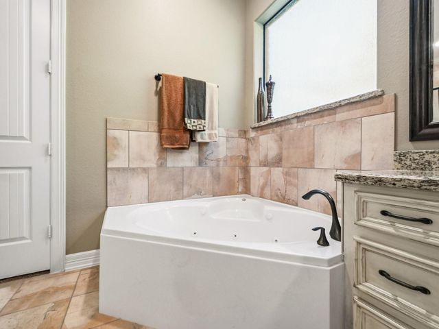 127 Leah Drive, Montgomery, TX 77316