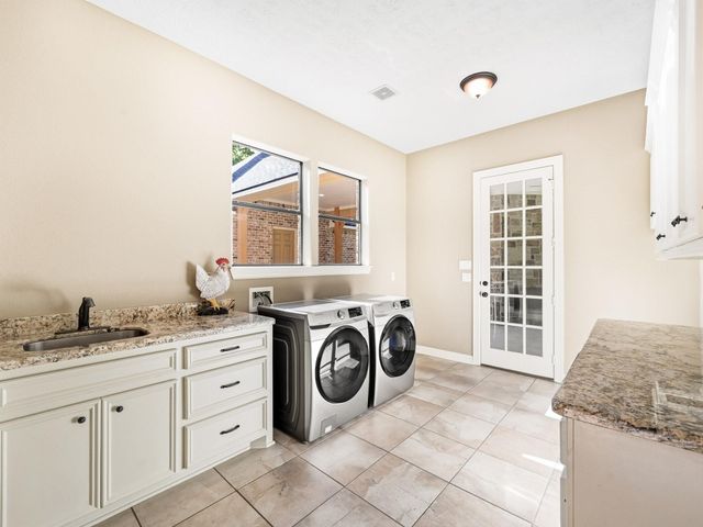 127 Leah Drive, Montgomery, TX 77316