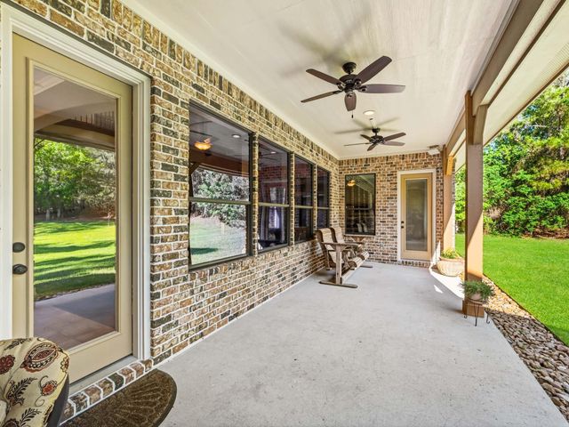 127 Leah Drive, Montgomery, TX 77316