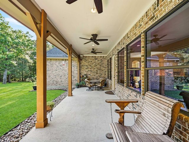 127 Leah Drive, Montgomery, TX 77316