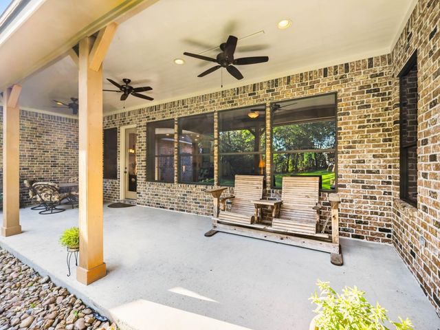 127 Leah Drive, Montgomery, TX 77316