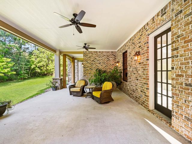 127 Leah Drive, Montgomery, TX 77316