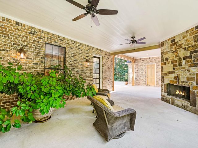 127 Leah Drive, Montgomery, TX 77316
