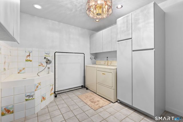 24 Roxbury Road, Woodbury, CT 06798