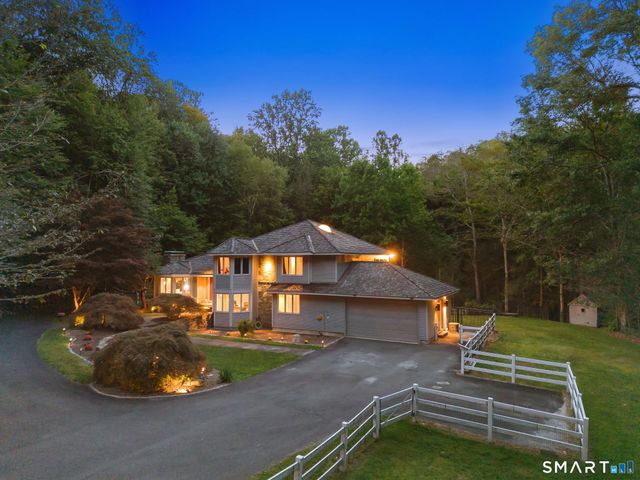24 Roxbury Road, Woodbury, CT 06798
