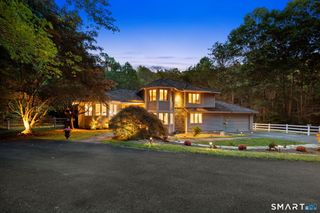 24 Roxbury Road, Woodbury, CT 06798