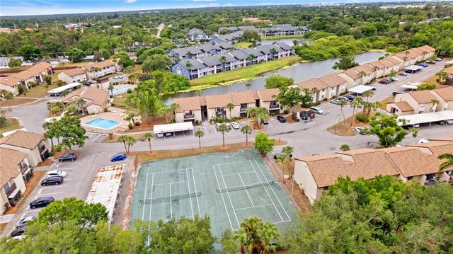 2717 HIDDEN LAKE BOULEVARD B, Sarasota, FL 34237