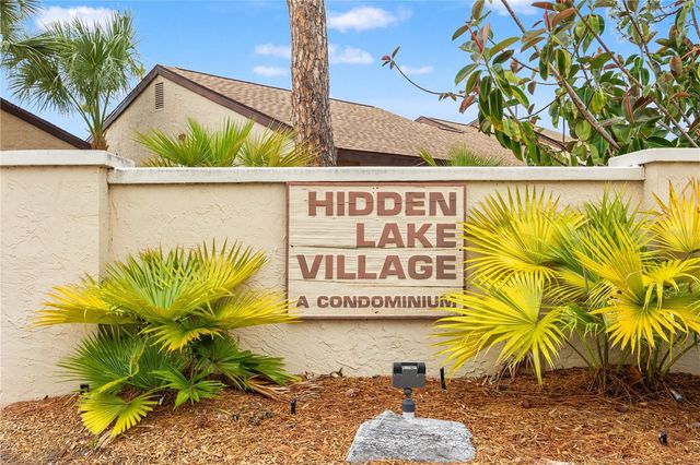 2717 HIDDEN LAKE BOULEVARD B, Sarasota, FL 34237
