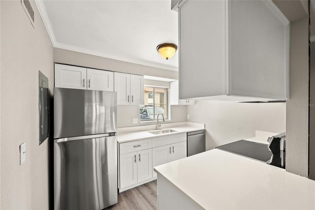 2717 HIDDEN LAKE BOULEVARD B, Sarasota, FL 34237