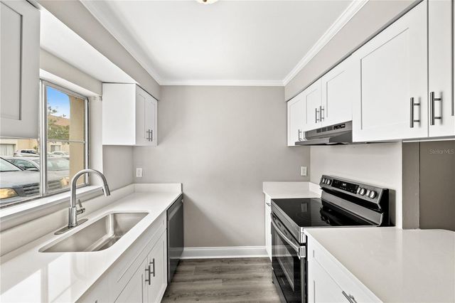 2717 HIDDEN LAKE BOULEVARD B, Sarasota, FL 34237