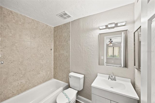2717 HIDDEN LAKE BOULEVARD B, Sarasota, FL 34237