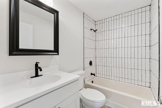 3914 15TH Street, Moline, IL 61265