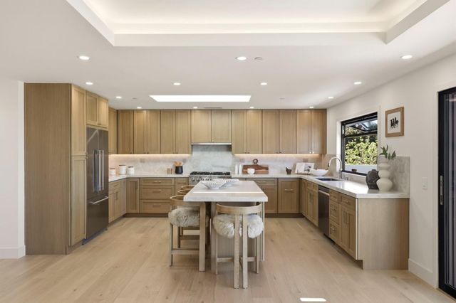 40 W Summit Drive, Redwood City, CA 94062