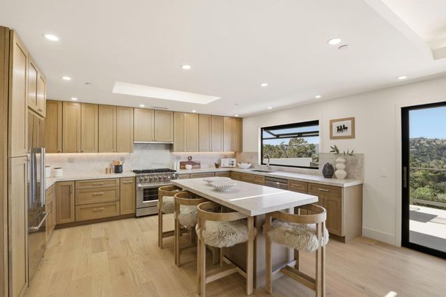 40 W Summit Drive, Redwood City, CA 94062