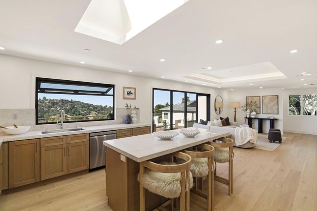 40 W Summit Drive, Redwood City, CA 94062